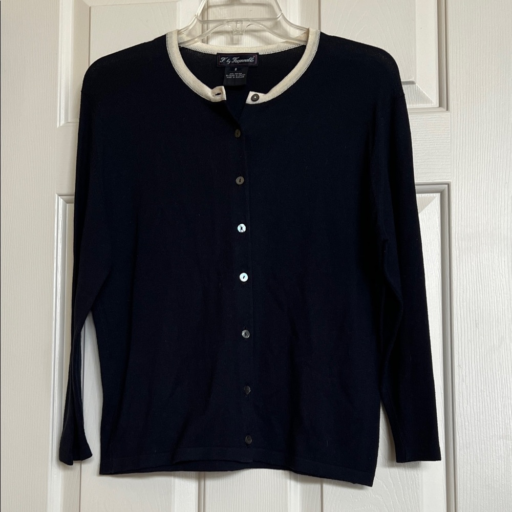 Faconnable sweater ( NWOT )
100 % Cotton